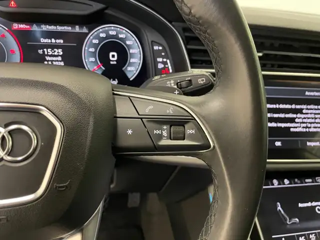 Audi Q8 view 23