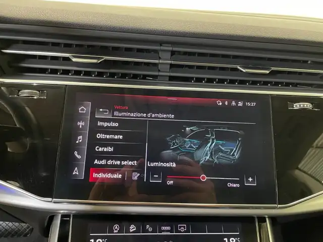Audi Q8 view 16