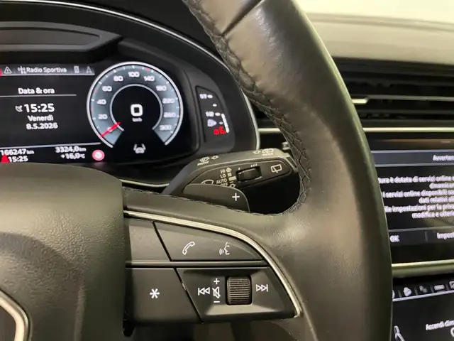 Audi Q8 view 24