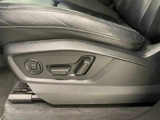 Audi Q8 view 10