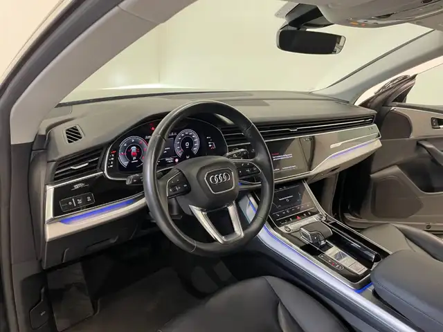 Audi Q8 view 15