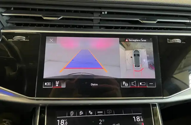Audi Q8 view 12