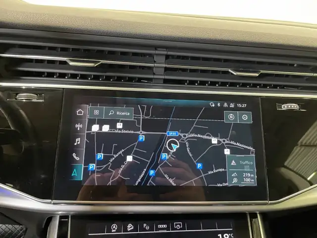 Audi Q8 view 11