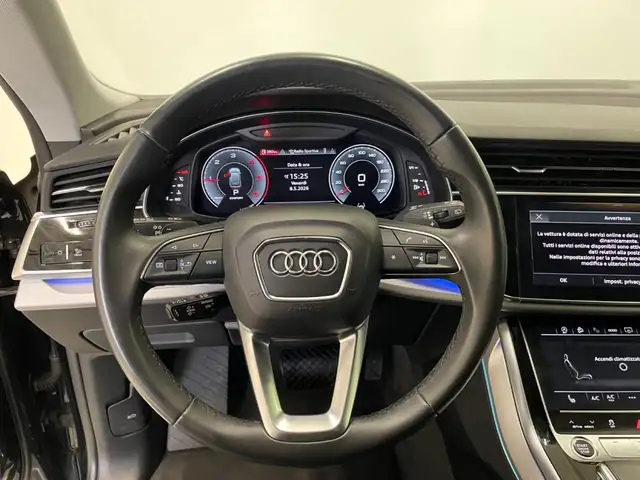 Audi Q8 view 21