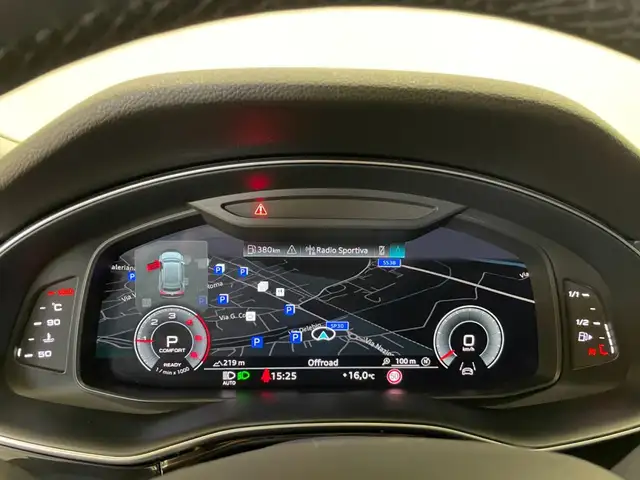 Audi Q8 view 29
