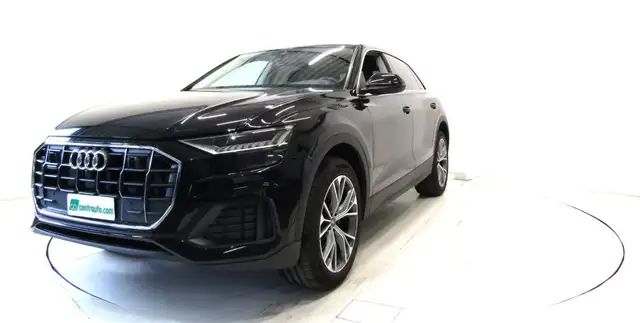 Audi Q8 view 3