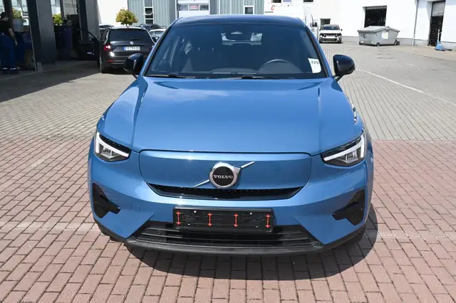 Volvo C40 view 3