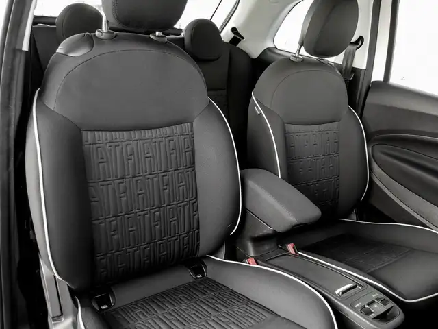 Fiat 500E view 6