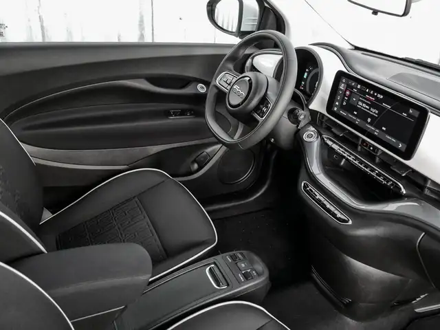 Fiat 500E view 3