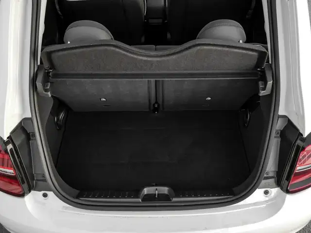 Fiat 500E view 15