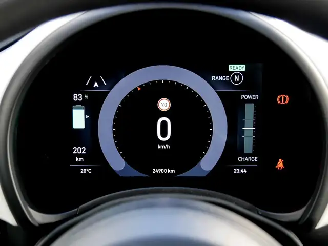 Fiat 500E view 10