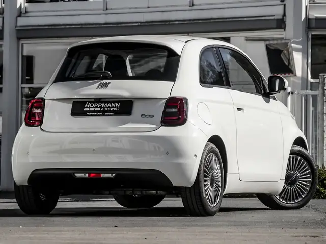 Fiat 500E view 2