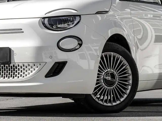 Fiat 500E view 5