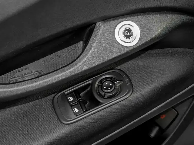 Fiat 500E view 12