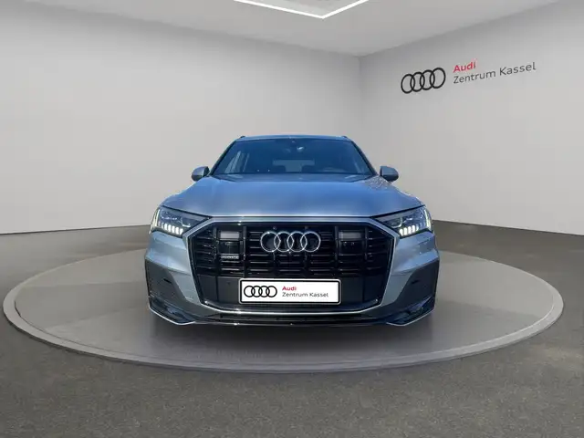 Audi Q7 view 10