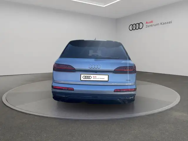 Audi Q7 view 6
