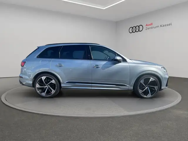 Audi Q7 view 8