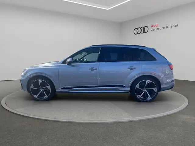 Audi Q7 view 4