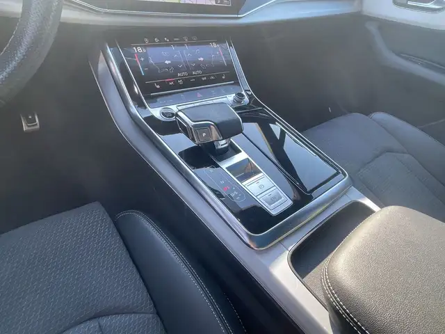 Audi Q7 view 15