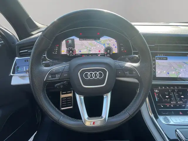 Audi Q7 view 12