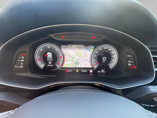 Audi Q7 view 13