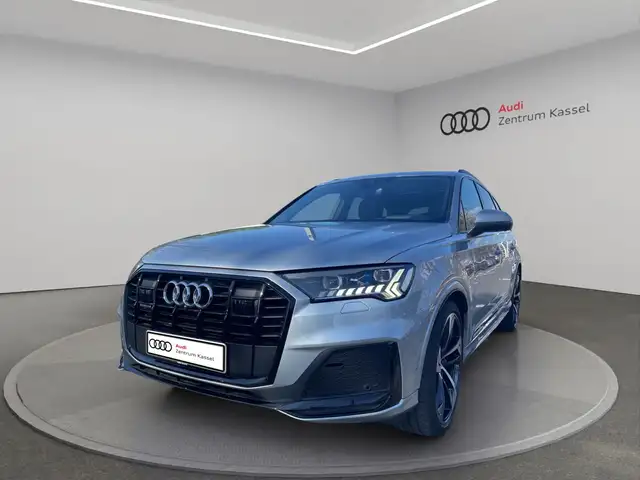 Audi Q7 view 3