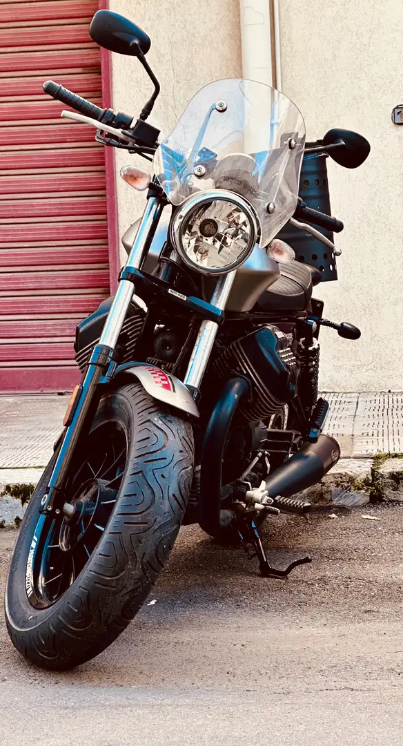Moto Guzzi V 9 Bobber Gris - 1