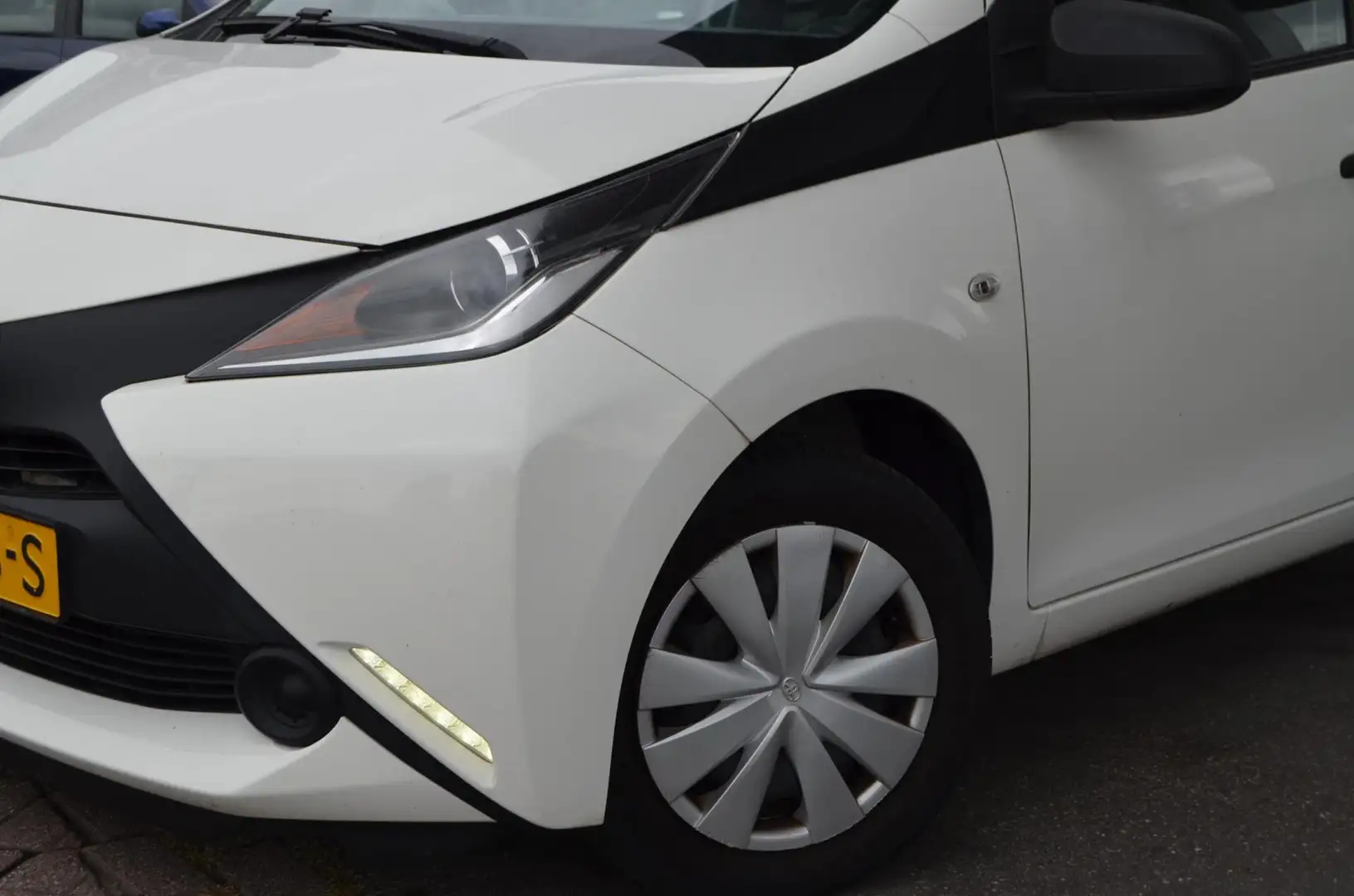 Toyota Aygo 1.0 VVT-i x-fun|AIRCO|NL AUTO|1 EIG| Wit - 2