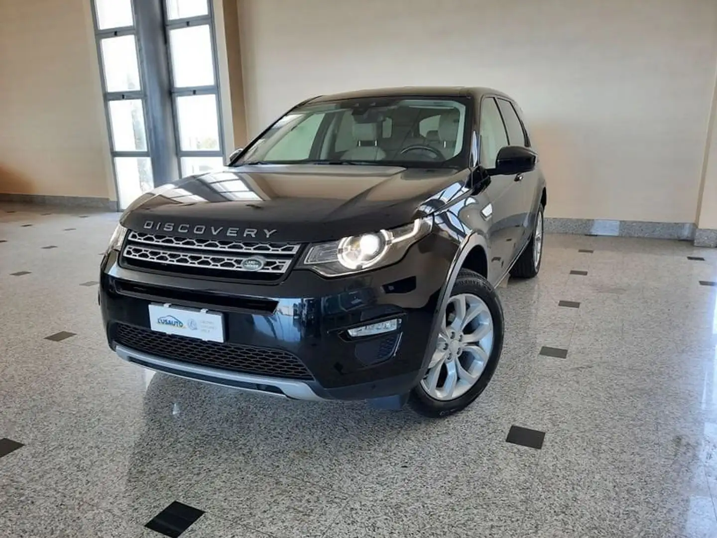 Land Rover Discovery Sport 2.0 TD4 150 CV HSE Negro - 1