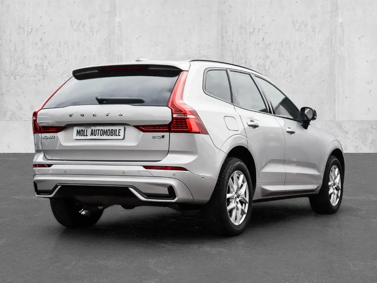 Volvo XC60 Ultra Dark AWD B5 Benzin EU6e HUD AD AHK Digitales Silber - 2