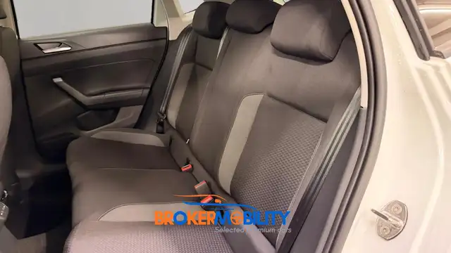 Volkswagen Polo view 11