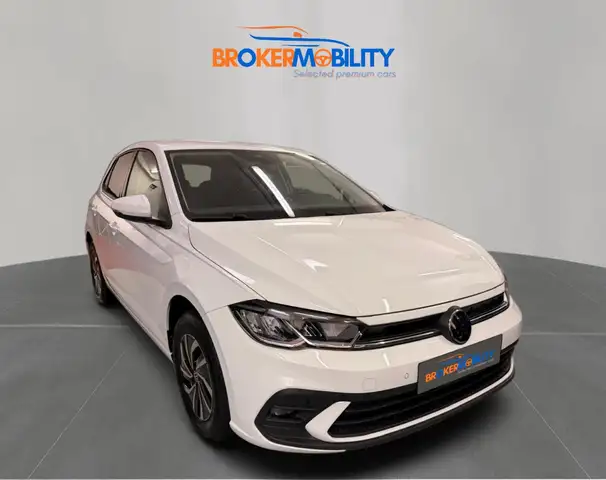 Volkswagen Polo view 2