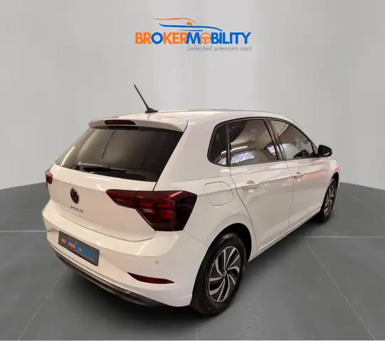 Volkswagen Polo view 3