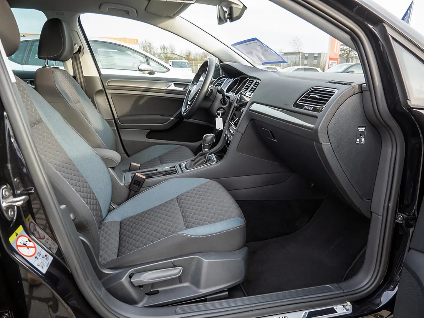 Volkswagen Golf VII Variant 1.5 TSI IQ.DRIVE SHZ ACC LED Schwarz - 2