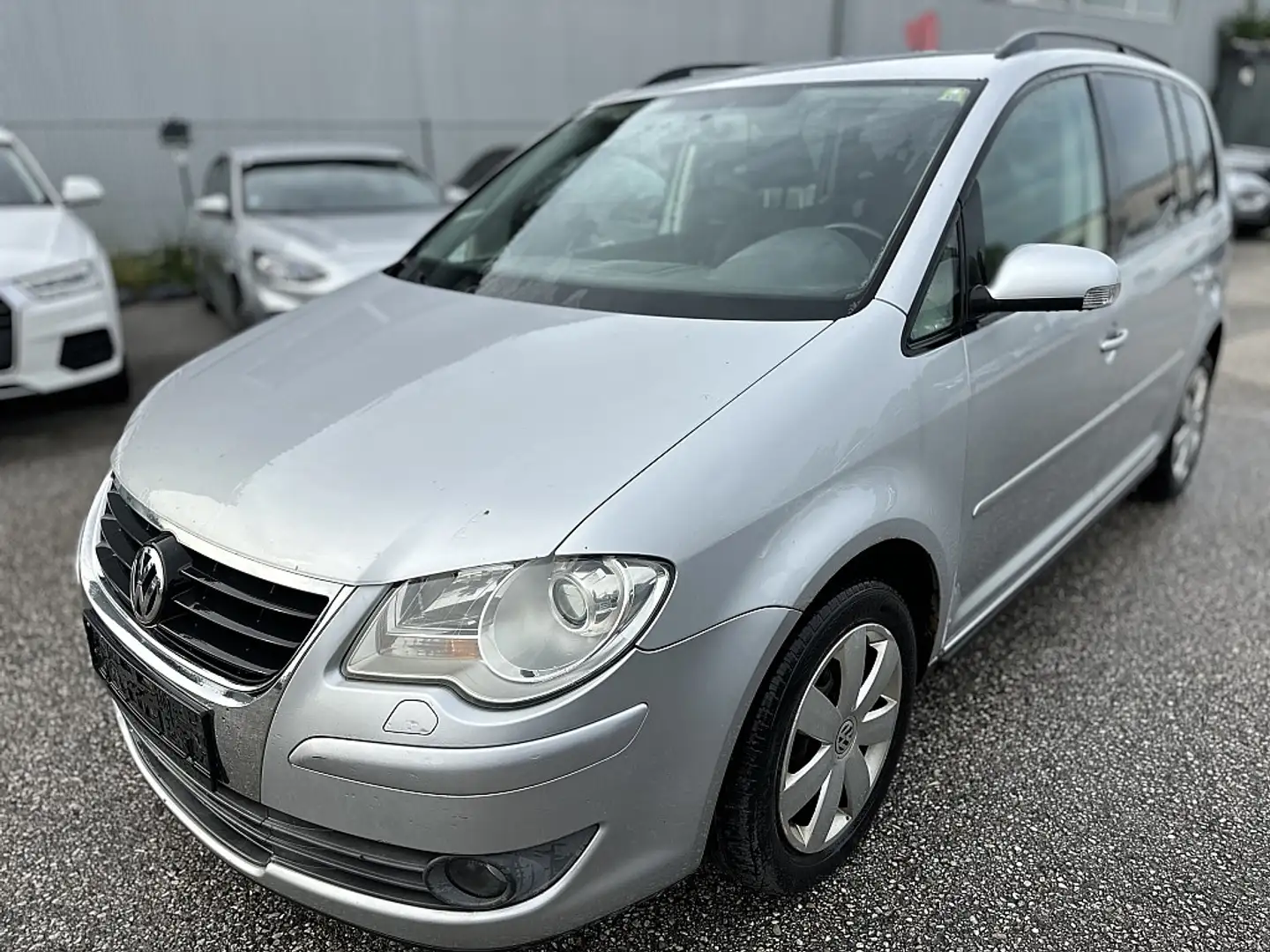 Volkswagen Touran Trendline 2,0 Ecofuel Silber - 1