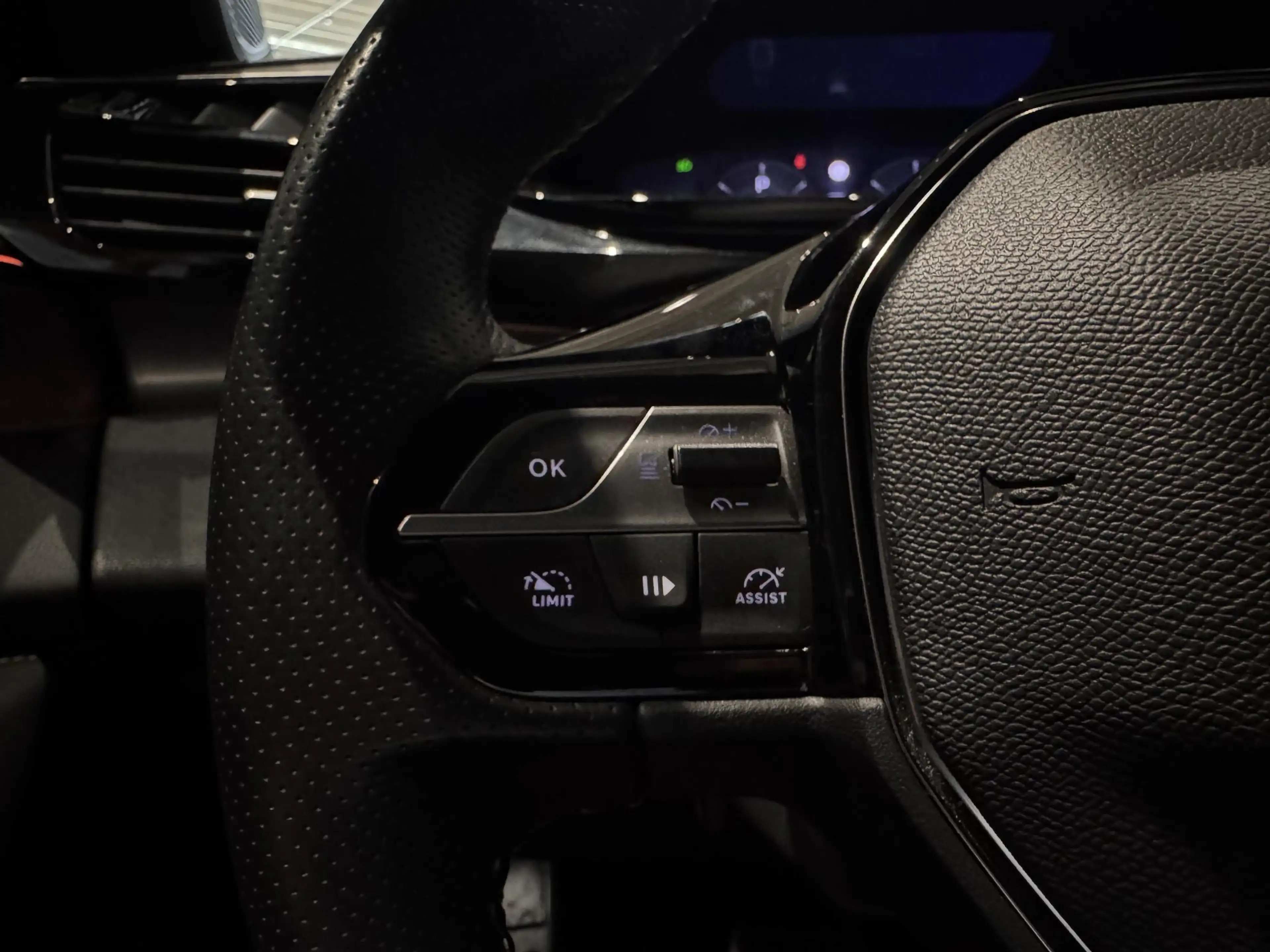 Peugeot 308 SW 1.2 PureTech 130 S&S EAT8 GT Pack — photo 14