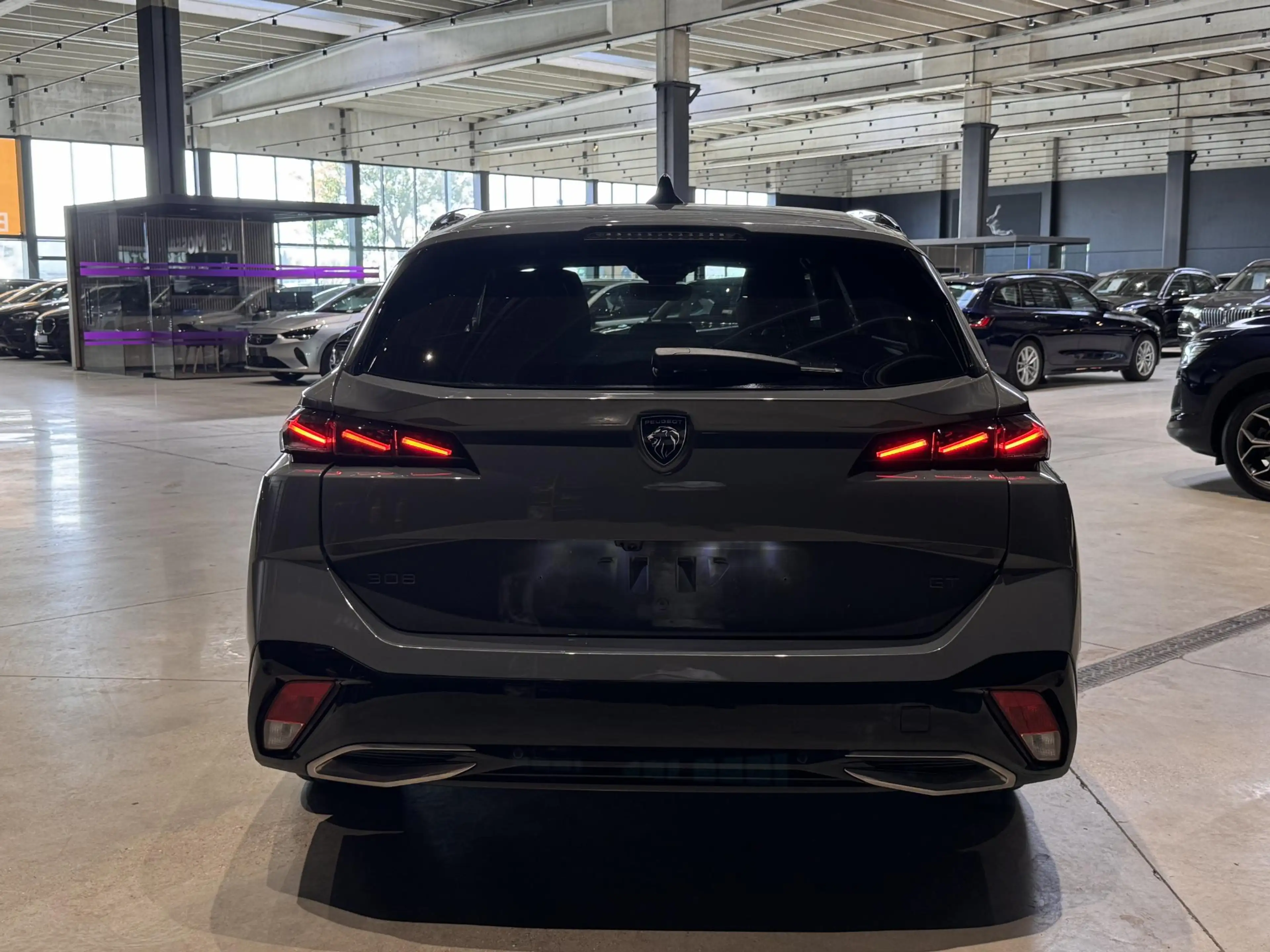 Peugeot 308 SW 1.2 PureTech 130 S&S EAT8 GT Pack — photo 4