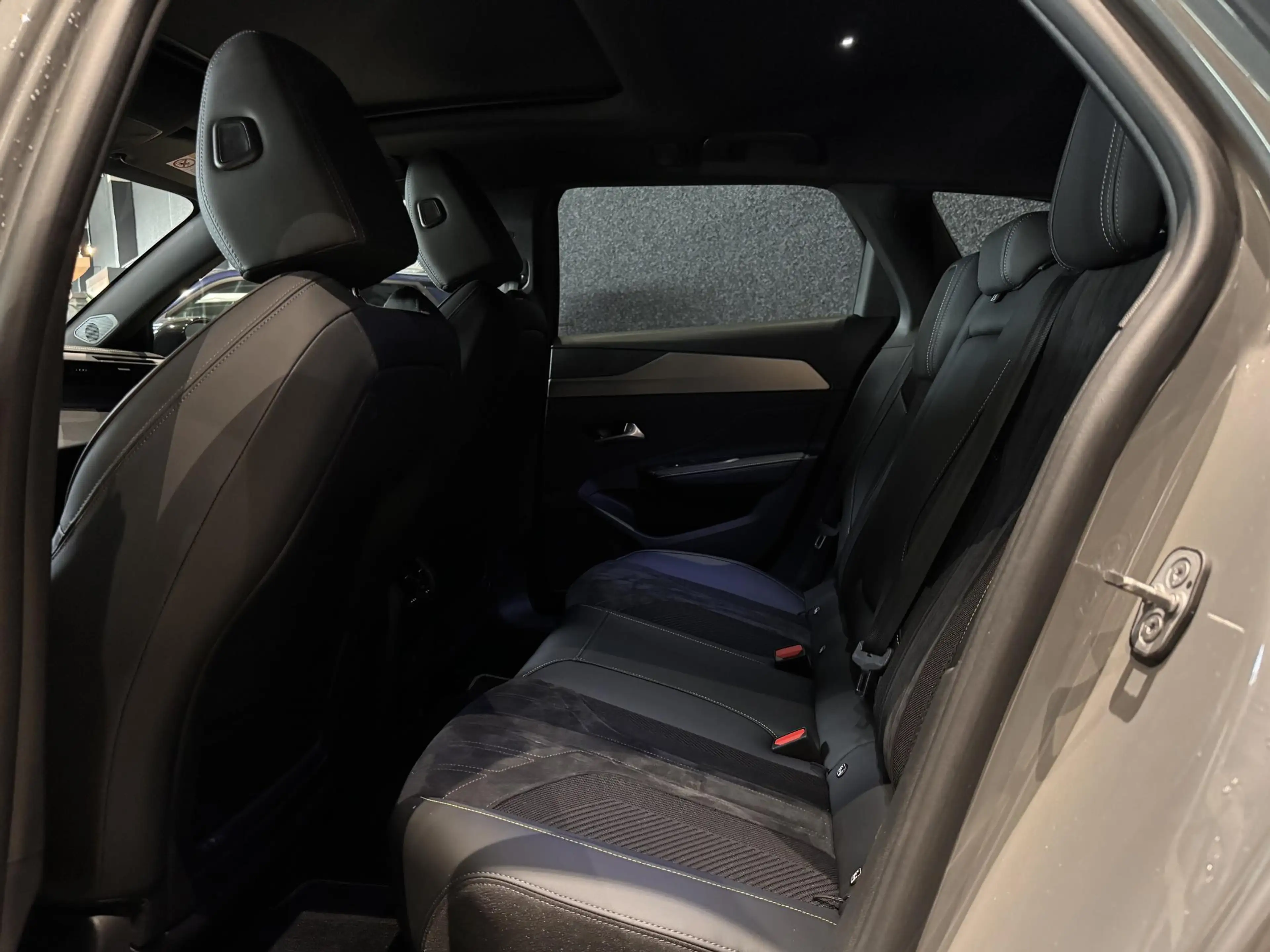 Peugeot 308 SW 1.2 PureTech 130 S&S EAT8 GT Pack — photo 9