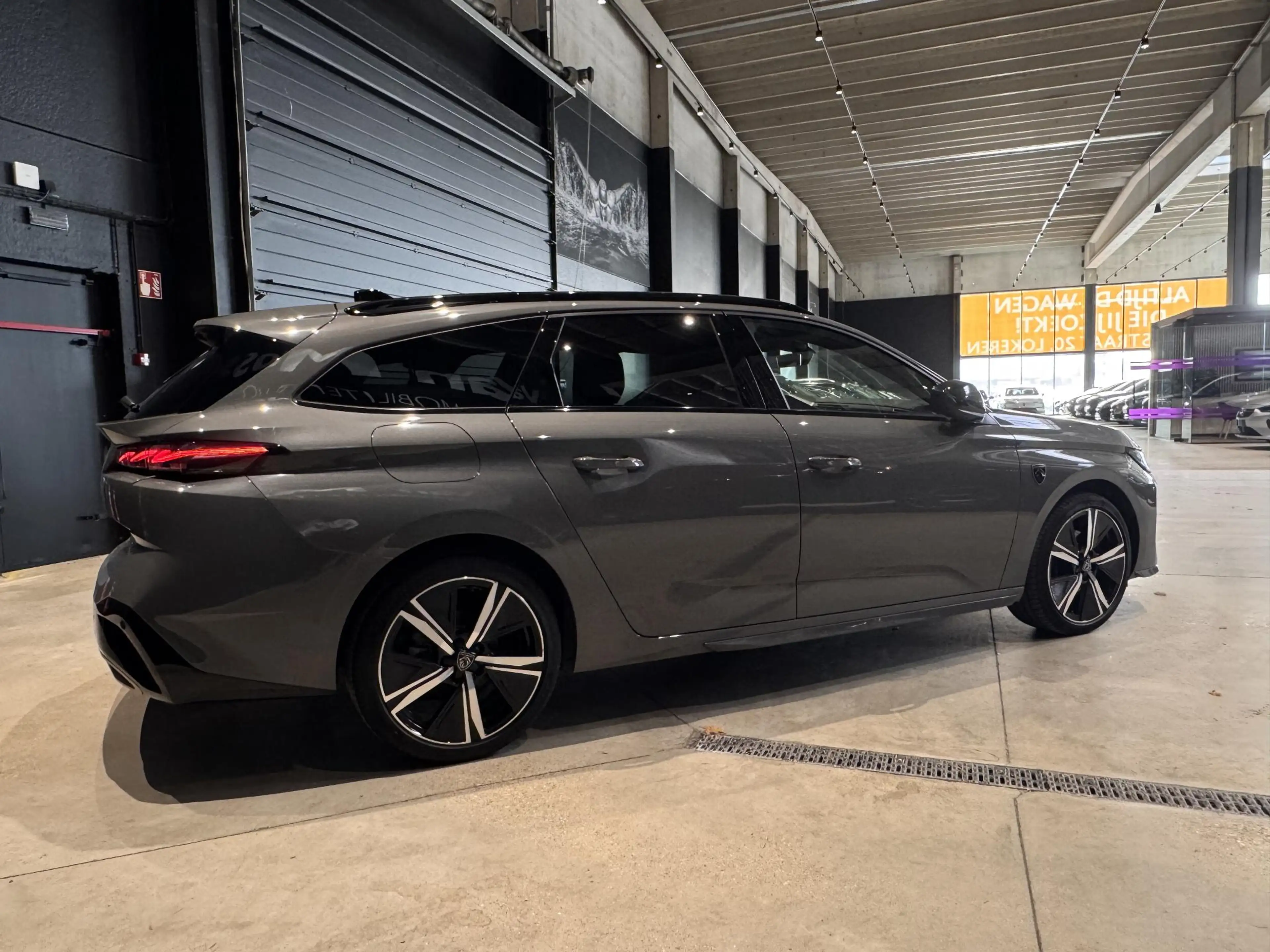 Peugeot 308 SW 1.2 PureTech 130 S&S EAT8 GT Pack — photo 5