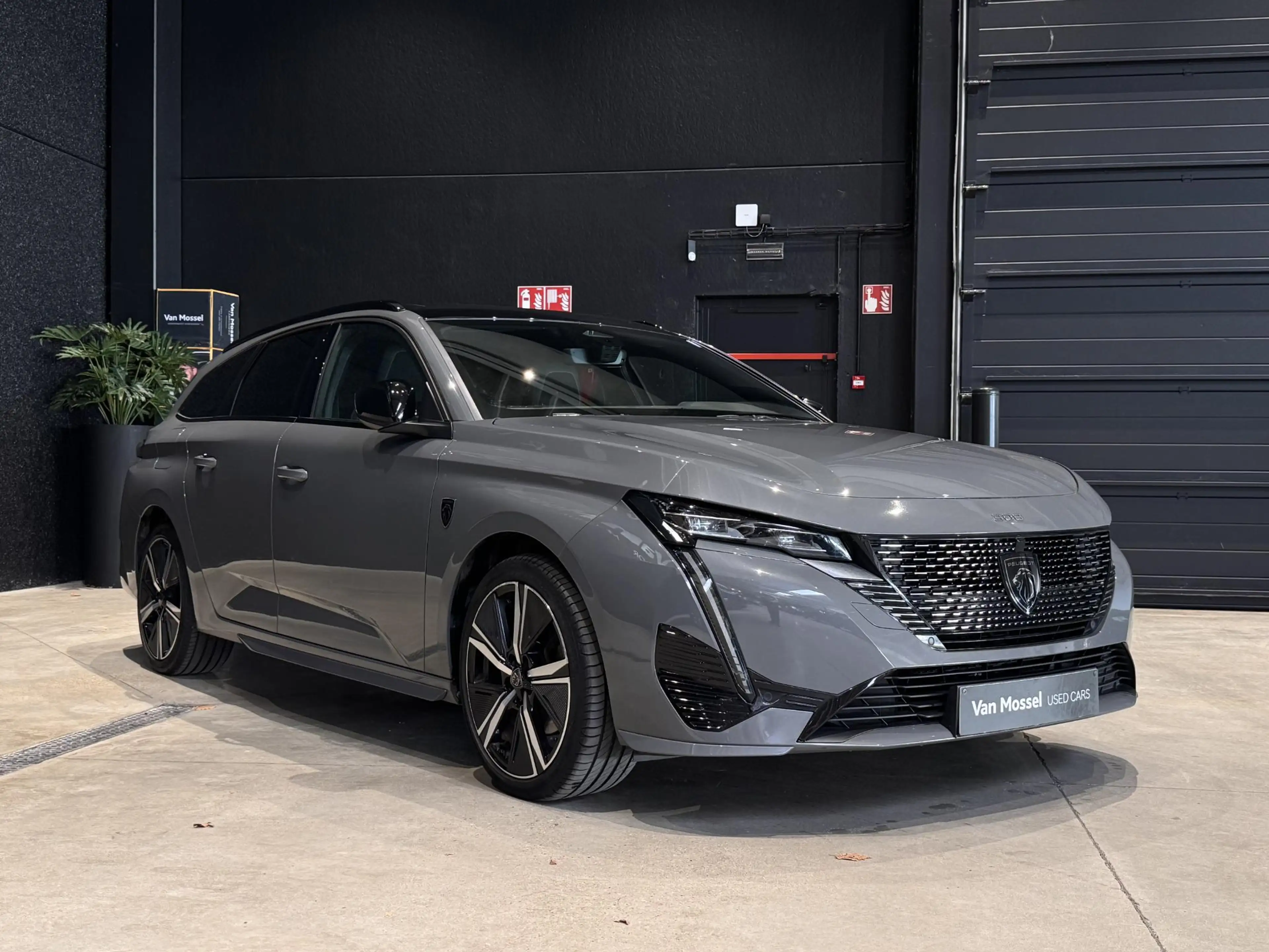 Peugeot 308 SW 1.2 PureTech 130 S&S EAT8 GT Pack — photo 3