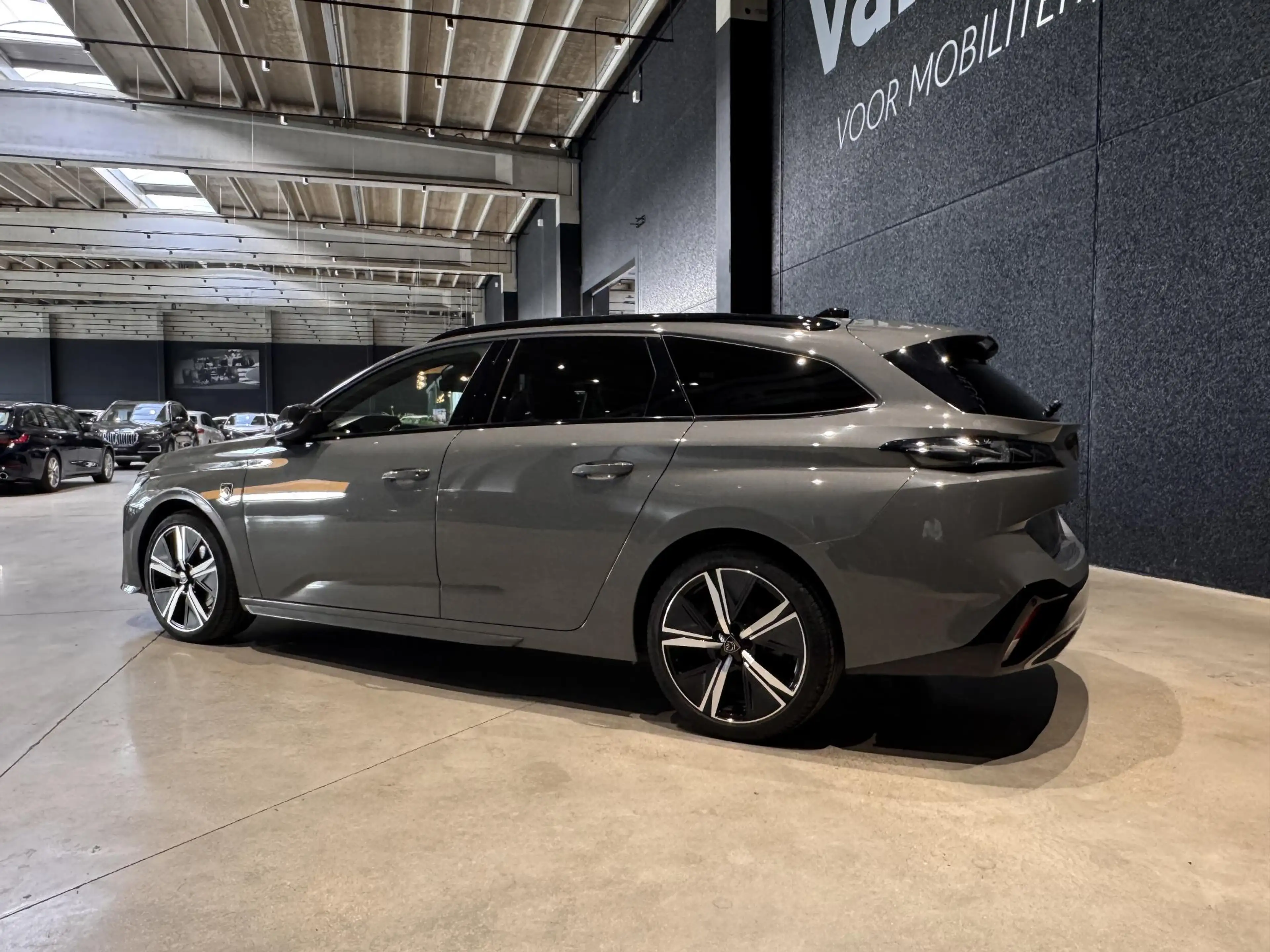 Peugeot 308 SW 1.2 PureTech 130 S&S EAT8 GT Pack — photo 6