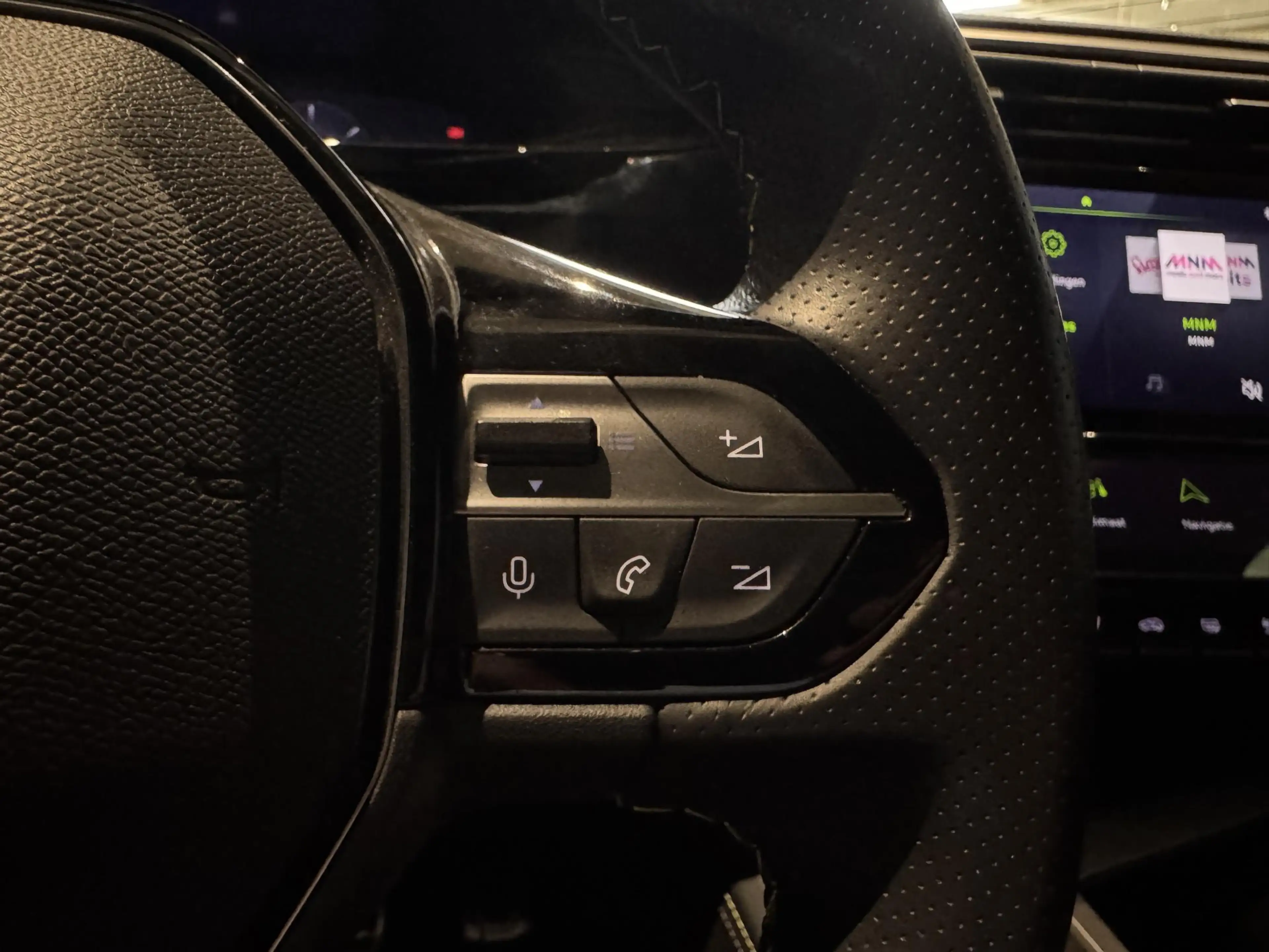 Peugeot 308 SW 1.2 PureTech 130 S&S EAT8 GT Pack — photo 15
