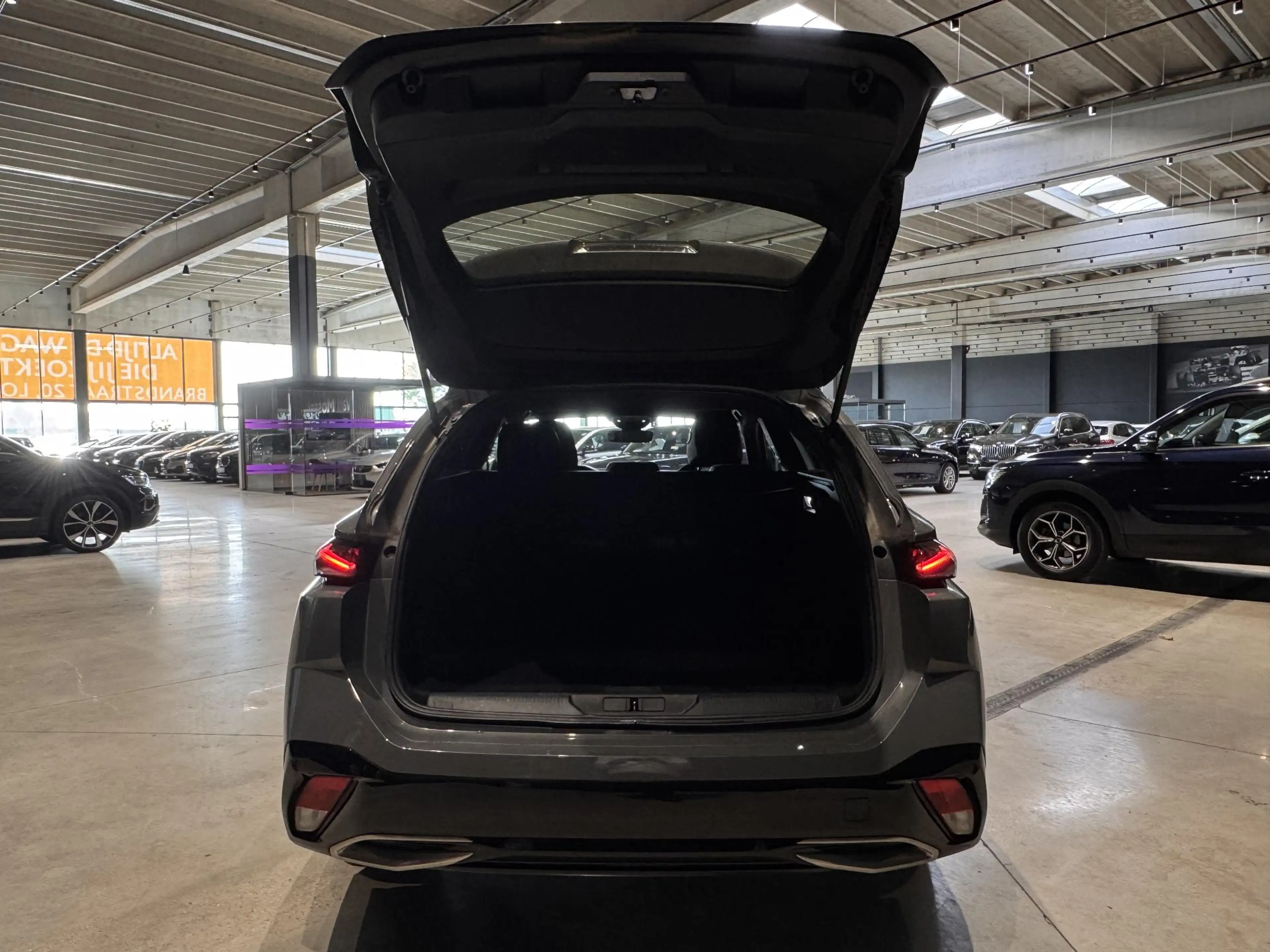 Peugeot 308 SW 1.2 PureTech 130 S&S EAT8 GT Pack — photo 7