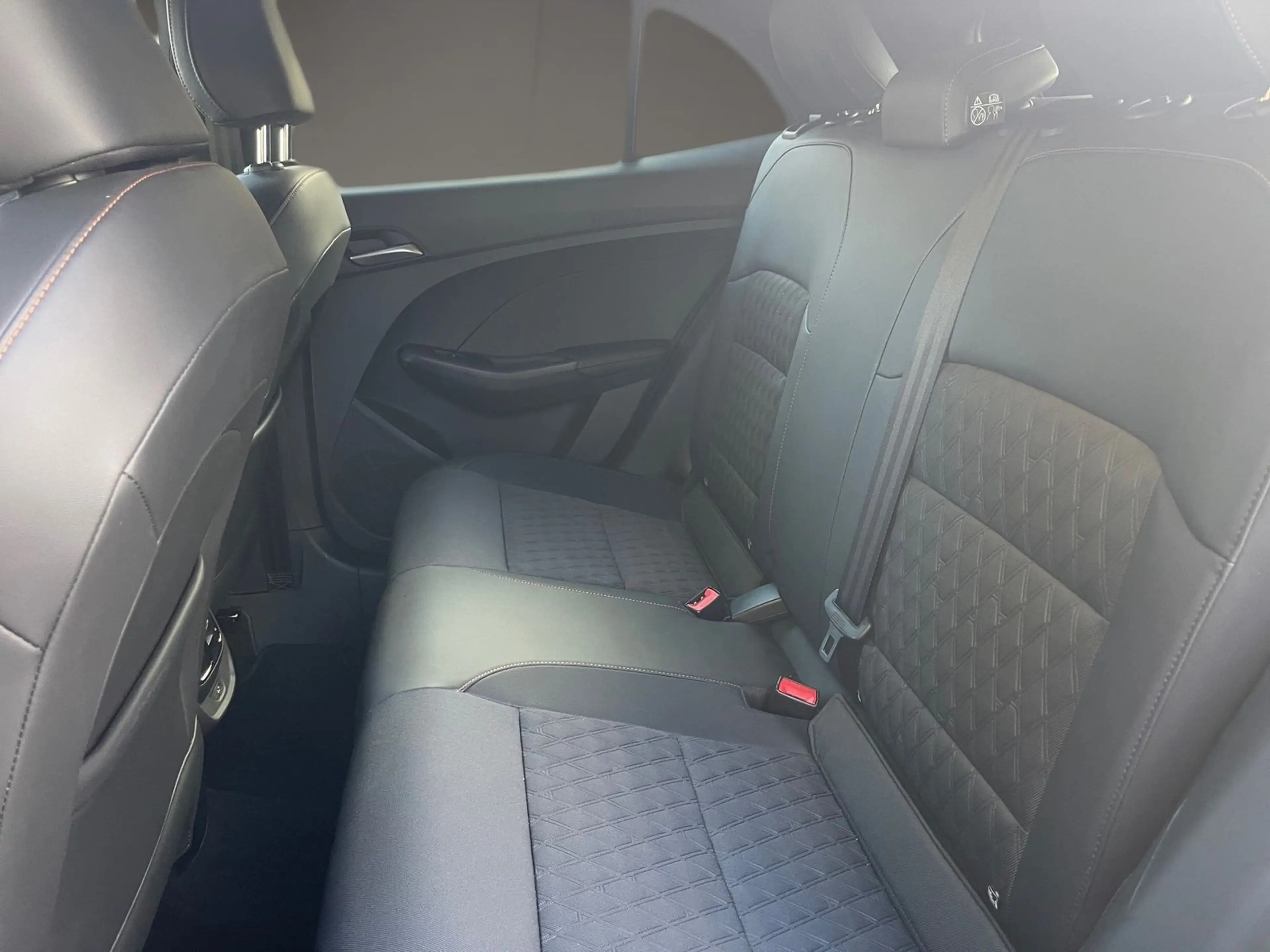 MG MG3 1.5 Hybrid+ 143kW Luxury Navi Kamera PDC ACC — photo 13