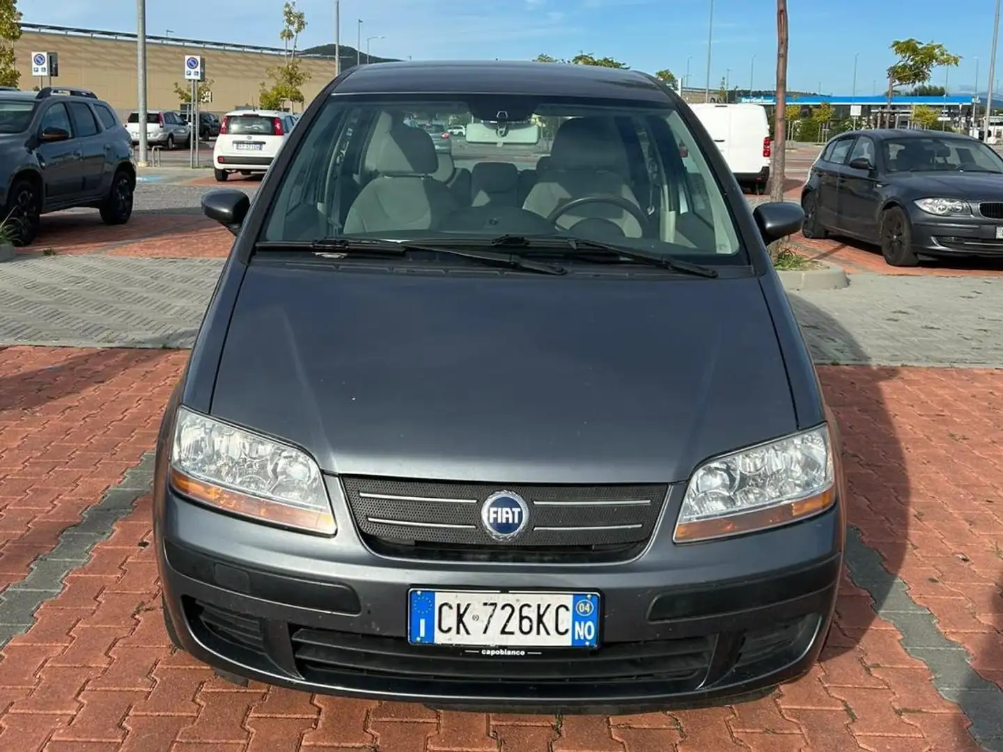 Fiat Idea Idea 1.4 16v Active Silber - 1