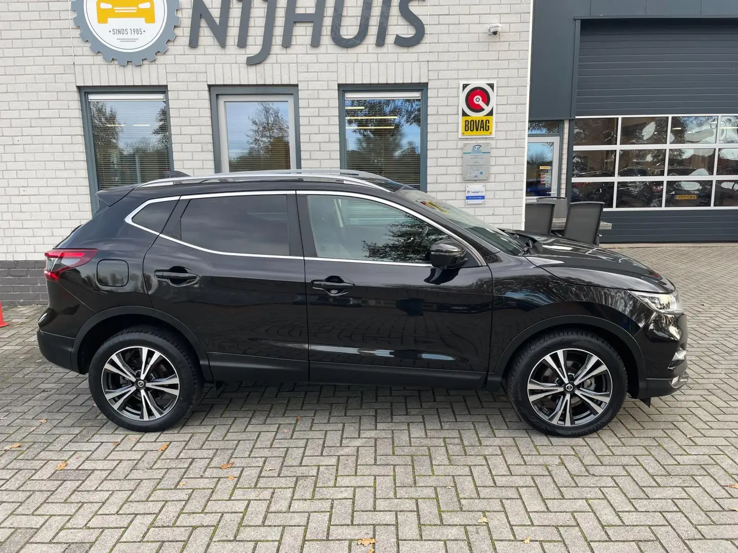 Nissan Qashqai 1.3 DIG-T Acenta Automaat / Stoelverw. / Camera / Noir - 2