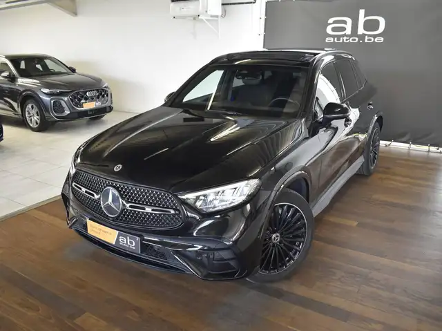Mercedes-Benz GLC 200 view 2