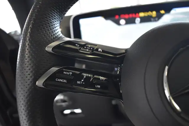 Mercedes-Benz GLC 200 view 8