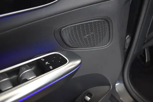 Mercedes-Benz GLC 200 view 12