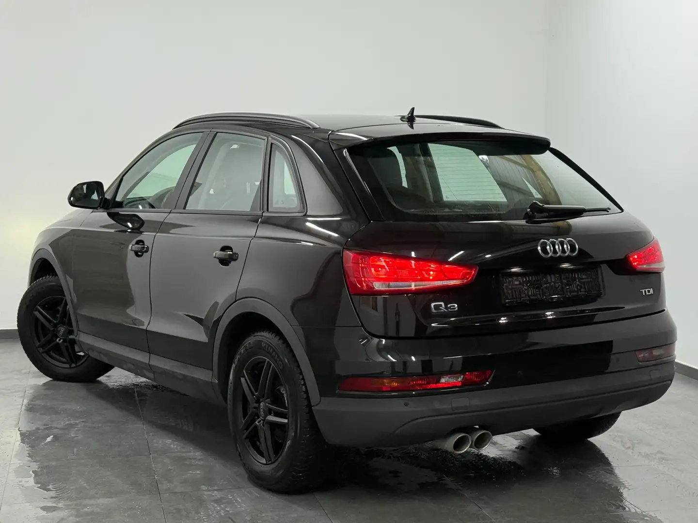 Audi Q3 2.0 TDi - 1erMain - Xenon - Navi - Carnet - EU6b Noir - 2